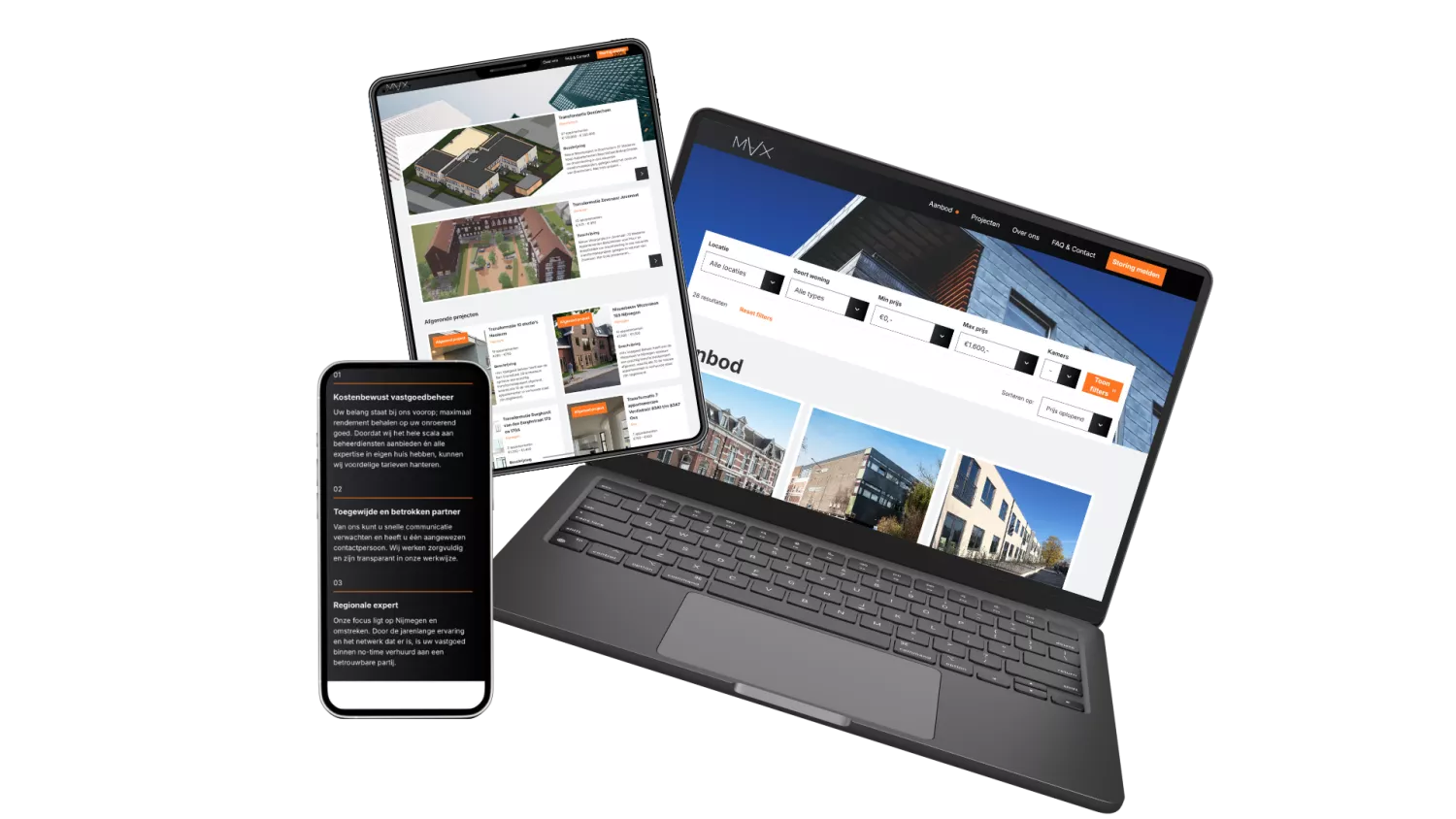 Laptop, tablet en smartphone tonen vastgoedwebsite met projectfoto's en beschrijvende teksten. Het interfaceontwerp is overzichtelijk en gebruiksvriendelijk.