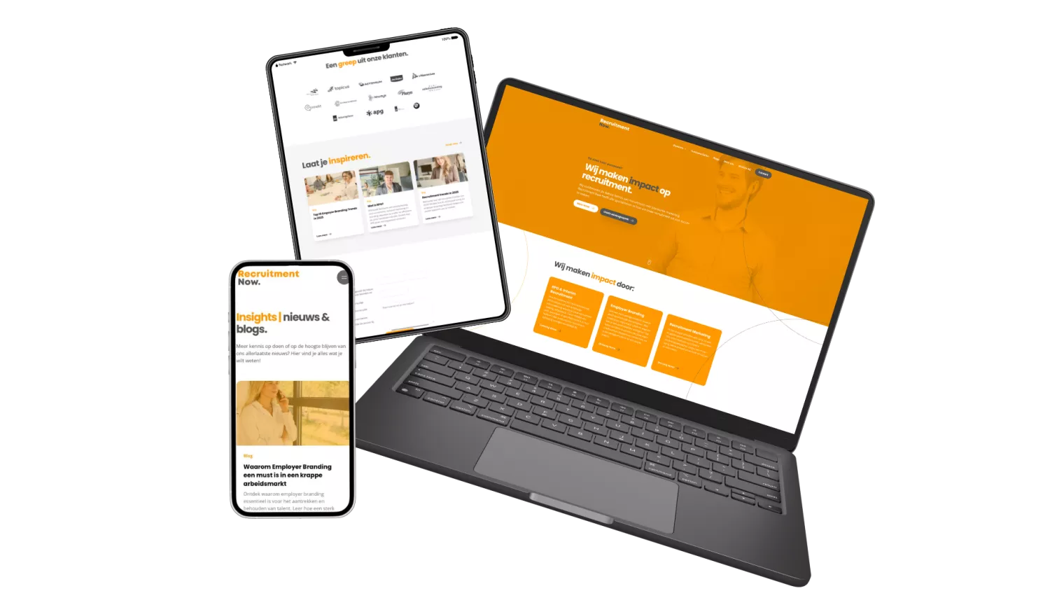 Smartphone, tablet en laptop tonen een oranje-witte recruitment website met nieuws, blogs en klanteninformatie.