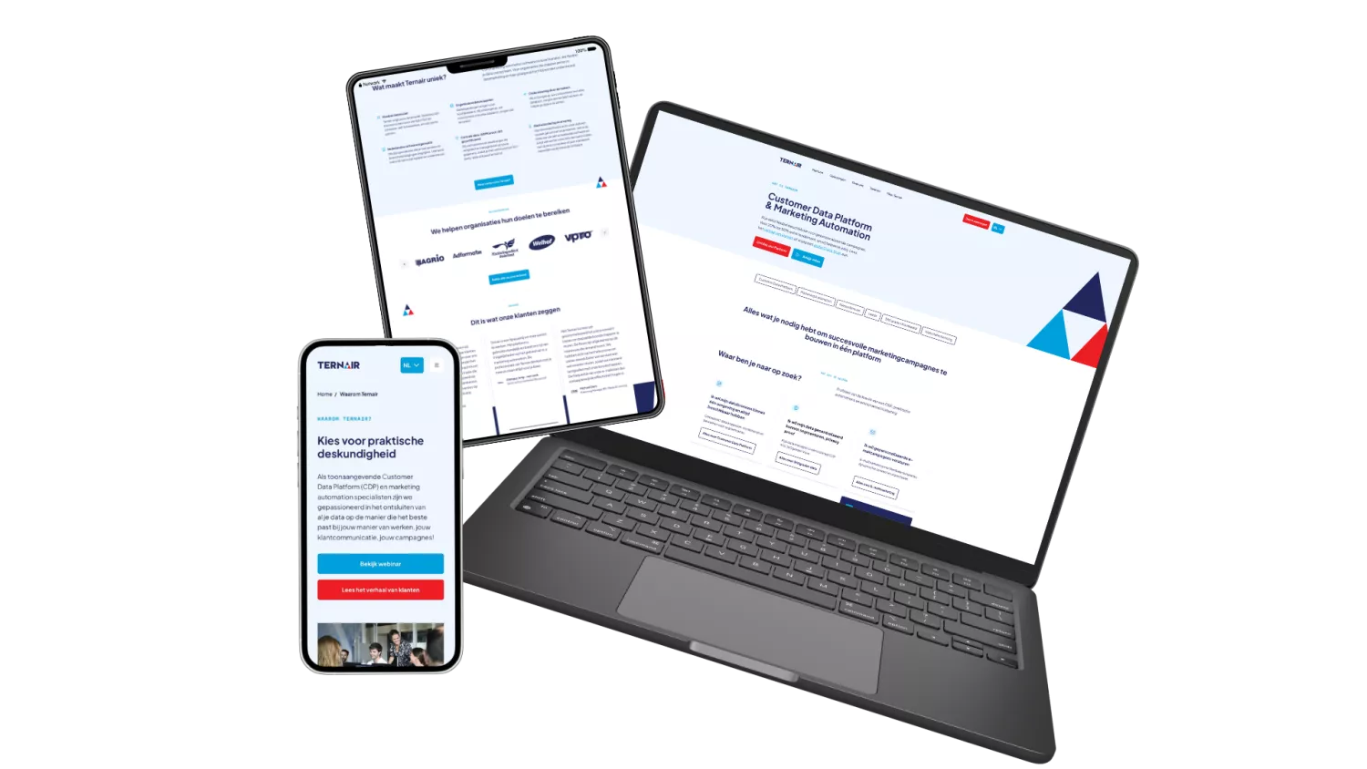 Drie apparaten tonen dezelfde website over een Customer Data Platform en Marketing Automation. De apparaten zijn een laptop, tablet en smartphone.