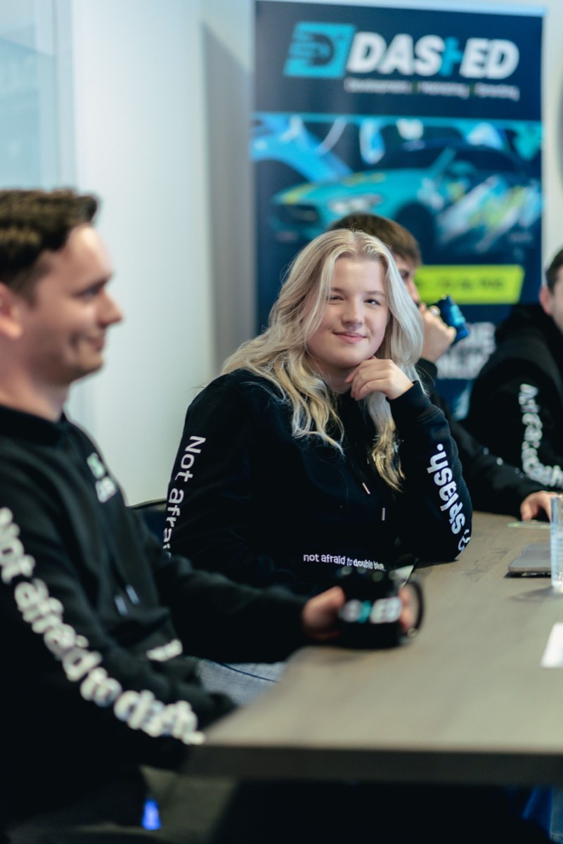 Collega's in gesprek aan de vergadertafel